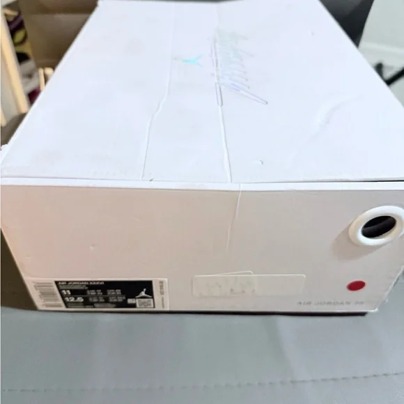 Jordan Athletic Shoes Black and Red - Picture 2 of 2